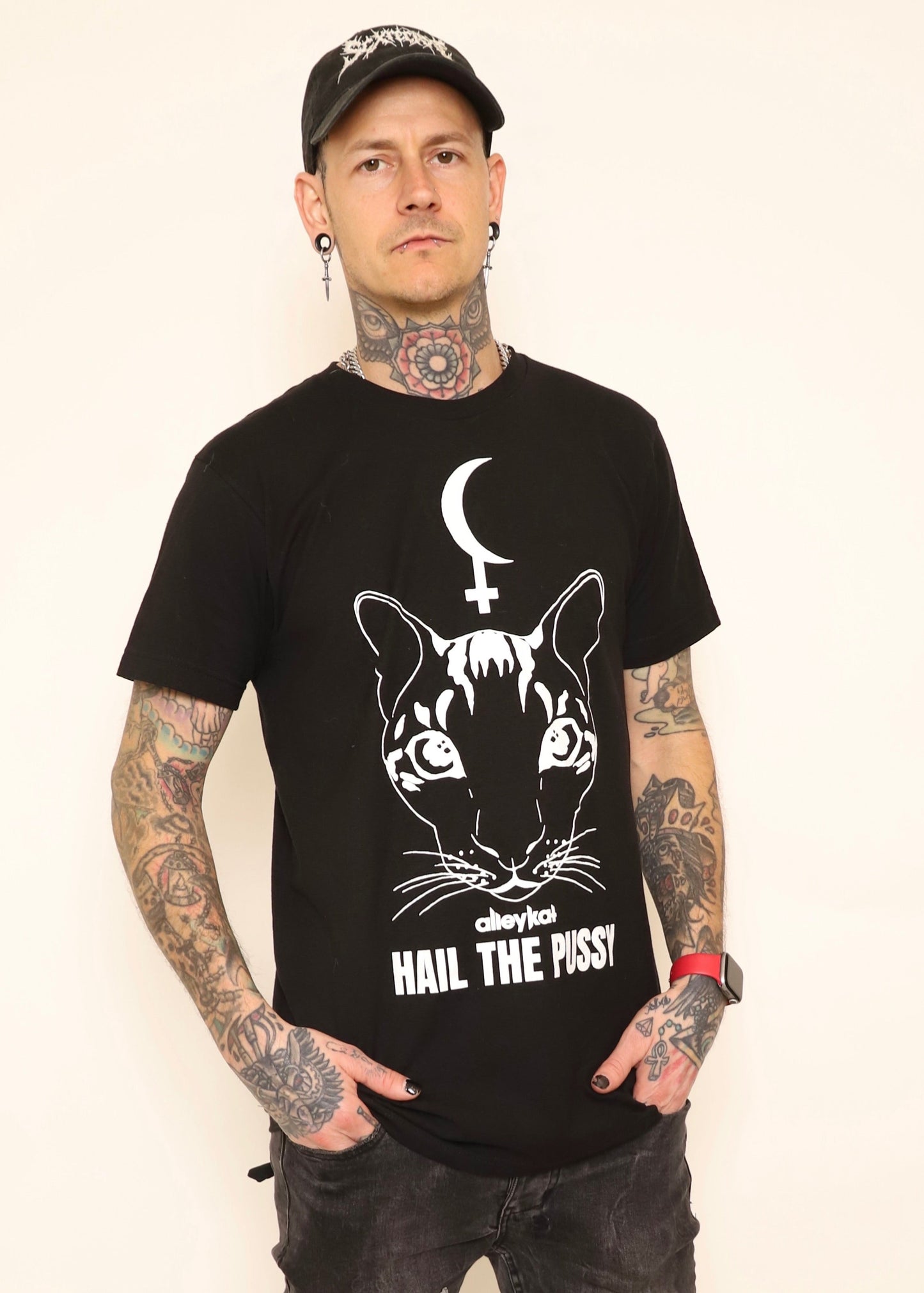 T-Shirt - Hail The Pussy