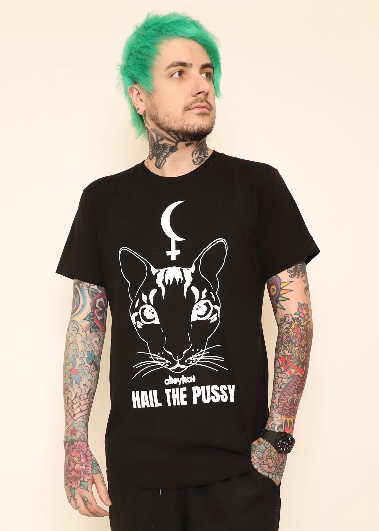 T-Shirt - Hail The Pussy